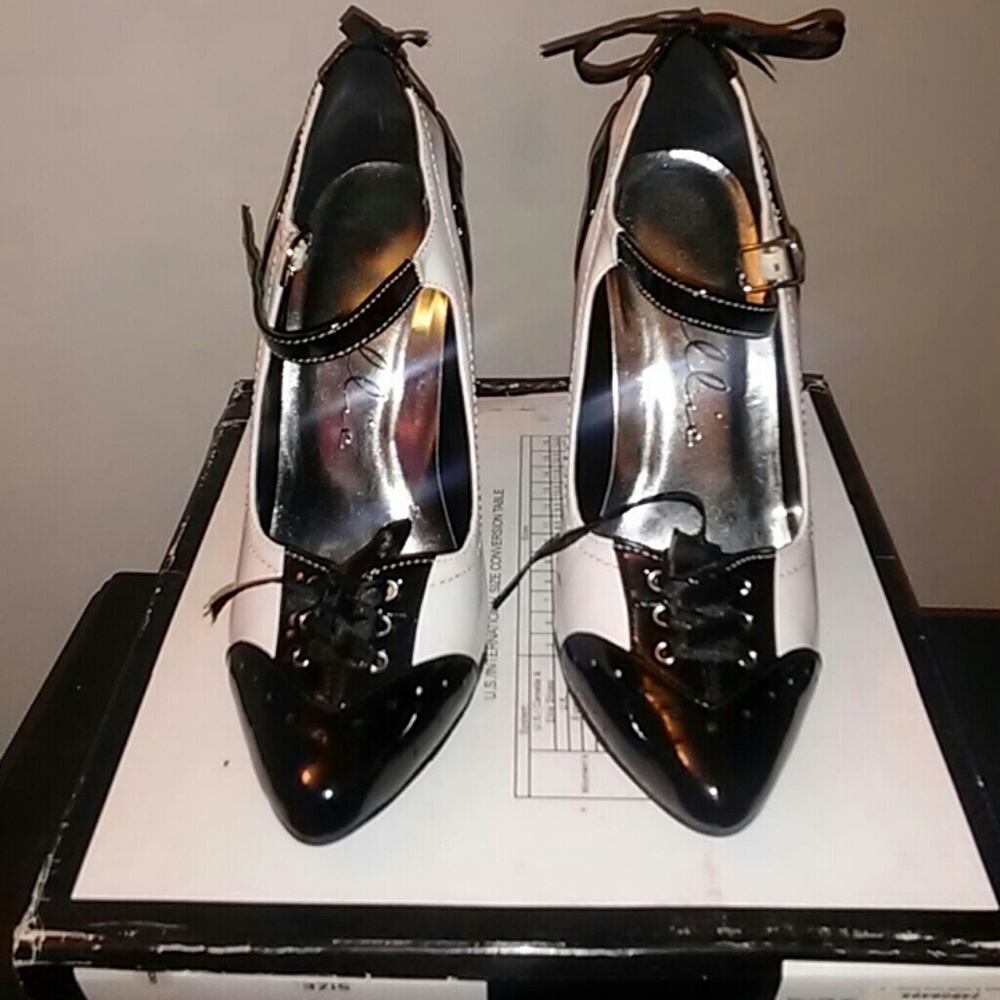 Black-white heels with lase string